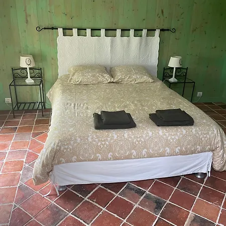 La Ptite Normande Oda ve Kahvaltı